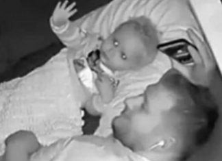Beba je iz kreveta uporno mahala nekome- Kada je otac odlucio da vidi snimke sledio se i umro od straha Beba je iz kreveta uporno mahala nekome- Kada je otac odlucio da vidi snimke sledio se i umro od straha - featured image