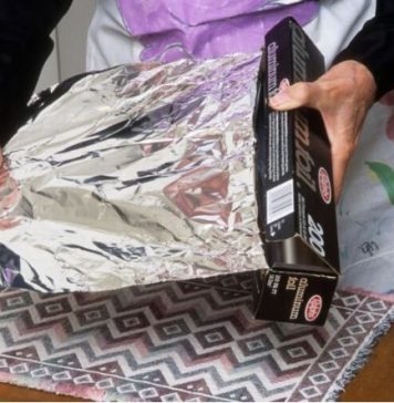 KOMAD ALUMINIJUMSKE FOLIJE STAVITE ISPRED VRATA: Preko noći ćete da se riješite veliki problem KOMAD ALUMINIJUMSKE FOLIJE STAVITE ISPRED VRATA: Preko noći ćete da se riješite veliki problem - featured image
