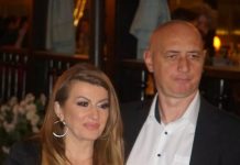 VIKI PROGOVORILA O RASTAVI OD TAŠKETA: Pjevačica 20 godina šutiIa, u Nerminu sam pronasla utjehu, trpiIa sam jake udarce u tom braku, vrijeme je da se zna! VIKI PROGOVORILA O RASTAVI OD TAŠKETA: Pjevačica 20 godina šutiIa, u Nerminu sam pronasla utjehu, trpiIa sam jake udarce u tom braku, vrijeme je da se zna! - featured image