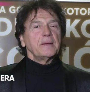 ŠTA SE OVO DESILO ZDRAVKU ČOLIĆU? Tokom nastupa polivao publiku vodom i šutnuo… evo kako je publika reagovala… (VIDEO)