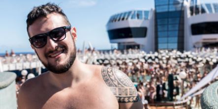 Bio sam na nudističkom kruzeru i doživeo skandal veka: U restoranu su ljudi jeli goli, a onda mi je prišla devojka i pitala… - featured image Bio sam na nudističkom kruzeru i doživeo skandal veka: U restoranu su ljudi jeli goli, a onda mi je prišla devojka i pitala… - featured image