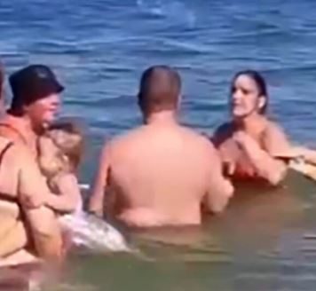 Žene se potukle pred decom nasred plaže: Bizaran incident u Ulcinju, pojavio se snimak (Video)