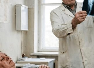 Skoro pet godina žena se budila s jakim bolovima u stomaku, ali joj je muž zabranjivao da ide ljekaru: „Ništa ne umišljaj, samo pij tablete“. Skoro pet godina žena se budila s jakim bolovima u stomaku, ali joj je muž zabranjivao da ide ljekaru: „Ništa ne umišljaj, samo pij tablete“. - featured image