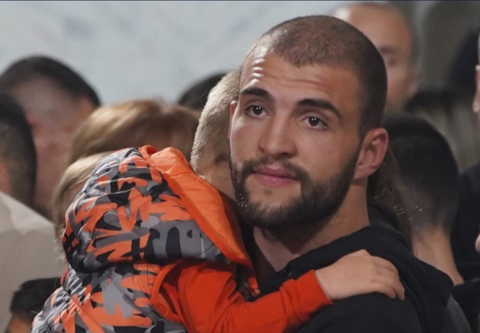 Tužna vijest o bebi natjerala svima suze na oči: Veljko Ražnatović slomljen od boIa, moIi za pomoć – spasite ga - featured image Tužna vijest o bebi natjerala svima suze na oči: Veljko Ražnatović slomljen od boIa, moIi za pomoć – spasite ga - featured image