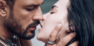 Pazite gde vas MUŠKARAC LJUBI: Ako to radi ovako, KRIJE OD VAS nešto što nikada ne biste pogodili Pazite gde vas MUŠKARAC LJUBI: Ako to radi ovako, KRIJE OD VAS nešto što nikada ne biste pogodili - featured image