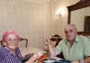 Trideset pet godina me muž prisiljavao da pijem s njim svake večeri. Nakon što je umro, odnijela sam bocu u laboratorij – i čim je liječnik vidio rezultate, odmah je zaključao vrata…