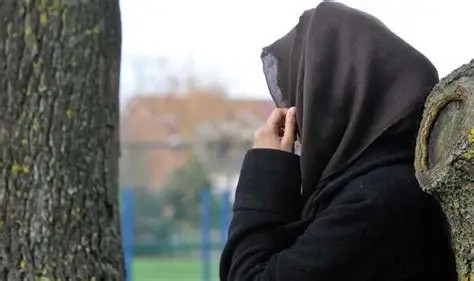 ŠTA NOSE ISLAMSKE ŽENE ISPOD TRADICIONALNE ODEĆE – BURKE: Odgovor je šokirao mnoge - featured image ŠTA NOSE ISLAMSKE ŽENE ISPOD TRADICIONALNE ODEĆE – BURKE: Odgovor je šokirao mnoge - featured image