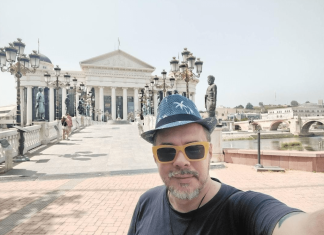 “Živim od invalidske penzije” Crnogorski pevač izašao iz bolnice, a ovo mu je jedini izvor prihoda