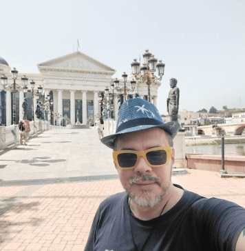 “Živim od invalidske penzije” Crnogorski pevač izašao iz bolnice, a ovo mu je jedini izvor prihoda