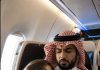 Mlada žena je slučajno zaspala u avionu i naslonila glavu na rame najbogatijeg i najstrašnijeg muškarca u cijelom gradu. Ali ono što je Šeik sljedeće uradio ostavilo je sve putnike u šoku… 😱 😱