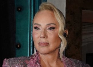 “Zaljubili smo se, pa venčali, dobili dete i razveli se” Retko ko zna da je Lepa Brena u duhovnom srodstvu sa ovom voditeljkom “Zaljubili smo se, pa venčali, dobili dete i razveli se” Retko ko zna da je Lepa Brena u duhovnom srodstvu sa ovom voditeljkom - featured image