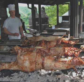 Najeo se jagnjetine u Jablanici, pa pobjegao: Konobar ga ganjao do Banja Luke a pogledajte sta se desilo kad ga je uhvatio!!!