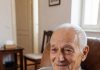 Nakon što sam se porodila, donela sam svoju bebu da upozna dedu koji me je odgojio — ali čim je ugledao njeno lice, briznuo je u plač i rekao: „Ovo je nemoguće. Nemaš pojma šta si uradila.”
