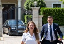 Milijarder ju je ožigosao kao lopova i izbacio ju je bez imalo razmišljanja… Ne shvatajući da je ona bila jedina osoba koja stoji između njegove dece i katastrofe. Ono što se dogodilo nekoliko minuta kasnije na ulici ostavilo ga je skamenjenog od užasa—i zauvek promenilo sve.