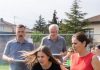 Na porodičnom roštilju, slučajno sam zakačila ćerku mog muža, a ona je vrisnula: „Nikad me više ne diraj!“ Umesto da pita šta se dogodilo, moj muž je hladno rekao: „Izvini joj se ili idi.“ Tako sam otišla bez reči, ali kada su se vratili kući, šok koji ih je čekao promenio je sve.