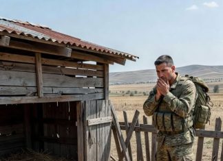 Posle dve godine u inostranstvu, vratio sam se kući očekujući zagrljaj svoje supruge—ali zatekao sam svoje ostarele roditelje kako spavaju u kokošinjcu, izudarane, gladne i preplašene.