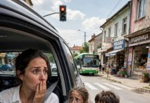 Radio sam 8 godina u Sjedinjenim Državama da bih svojoj trojici dece dao sve; po povratku u Meksiko zatekao sam ih kako prose i izdaja moje sopstvene krvi mi je uništila život 1. DEO —Stanite, šefe, zaustavite ovde, za ime Boga! Kažem vam da stanete, onaj mali je moj sin! Letyn parajući krik naterao je vozača Ubera da naglo zakoči. Napolju je sunce, u 2 sata popodne, padalo kao olovo na usijani asfalt avenije Ignacio Zaragoza u Ciudad de Méxicu, sa onom zagušljivom vrelinom koja ti spaljuje i dah i zamagljuje pogled. Sirene minibuseva i teretnih kamiona zaurlale su kao lude, psujući u sav glas zbog izazvanog haosa, ali Lety je već bilo potpuno svejedno za sav taj saobraćaj. Lice je priljubila uz prozorsko staklo, tresla se od glave do pete, a srce joj je bilo spremno da iskoči iz grudi.