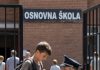 Sedmogodišnji dečak me je zaustavio ispred škole i zamolio me da ga otpratim kući jer „niko mi ne veruje.” Mislio sam da pomažem uplašenom detetu, ali kada je otvorio vrata i pokazao mi šta je unutra, konačno sam shvatio zašto je čekao da neko sasluša. Tihi dečak koji je stajao ispred osnovne škole Linkoln Ridž izgledao je kao svako drugo dete koje čeka prevoz.