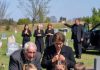 Na sahrani moje ćerke, moj zet je pokazao na svoje tri devojčice i rekao, „Biće smeštene u hraniteljstvo. Zaslužujem novi početak sa svojom verenicom.“ Više od dvesta ožalošćenih stajalo je u zapanjenoj tišini.