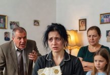 Moj otac mi je razbio drvenu stolicu o lice pred mojom majkom i sestrom. Zatim je pokazao na mog četvorogodišnjeg sina i povikao: „Uzmi svoje kopile i izlazi iz moje kuće.“