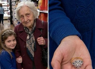 Predala sam dijamantski prsten koji je moja sedmogodišnja unuka pronašla u supermarketu, ali sledećeg jutra nepoznati muškarac pokucao je na moja vrata i rekao: „Tražio sam vas godinama!” Predala sam dijamantski prsten koji je moja sedmogodišnja unuka pronašla u supermarketu, ali sledećeg jutra nepoznati muškarac pokucao je na moja vrata i rekao: „Tražio sam vas godinama!” - featured image