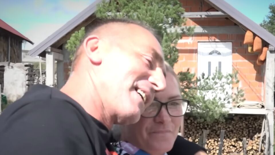 Milanko sa Peštera je posle samo 8 dana oženio Albanku Rozu i doveo je u svoje selo na brdu: Kad mu je zatražila odmah 1 stvar, nije znao šta ga je snašlo - featured image Milanko sa Peštera je posle samo 8 dana oženio Albanku Rozu i doveo je u svoje selo na brdu: Kad mu je zatražila odmah 1 stvar, nije znao šta ga je snašlo - featured image