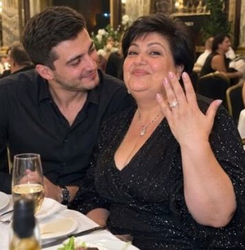 Prije nekoliko mjeseci javio mi se jedan mlađi muškarac preko stranice za upoznavanje. Imam 55 godina i nisam željela vezu s njim. Ali bio je toliko uporan da mi je s vremenom uspio privući pažnju. Na našem drugom susretu poklonio mi je prsten s ogromnim „dijamantom“. Bila sam presretna. Ali jučer sam saznala strašnu istinu o tom prstenu… 😳
