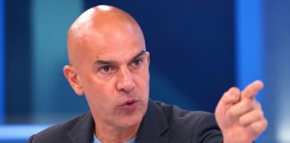 “TO JE KAO DA STE POJELI ŠEST KOCKICA ŠEĆERA” Dr Filgud upozorio na napitak koji uništava ORGANIZAM! “TO JE KAO DA STE POJELI ŠEST KOCKICA ŠEĆERA” Dr Filgud upozorio na napitak koji uništava ORGANIZAM! - featured image