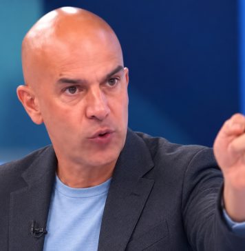 “TO JE KAO DA STE POJELI ŠEST KOCKICA ŠEĆERA” Dr Filgud upozorio na napitak koji uništava ORGANIZAM! “TO JE KAO DA STE POJELI ŠEST KOCKICA ŠEĆERA” Dr Filgud upozorio na napitak koji uništava ORGANIZAM! - featured image