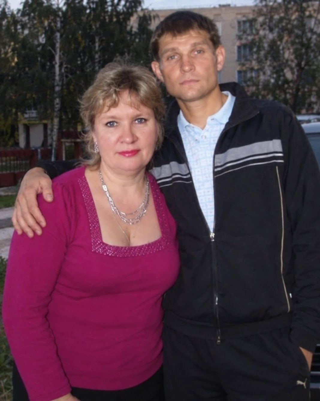 😱💔 S 56 godina ostavila sam supruga nakon 30 godina braka zbog mlađeg muškarca. Ali kada sam upoznala Danielove roditelje, otkrila sam obiteljsku tajnu koja je uništila sve što sam mislila da znam o vlastitom životu… 😨💔 - featured image 😱💔 S 56 godina ostavila sam supruga nakon 30 godina braka zbog mlađeg muškarca. Ali kada sam upoznala Danielove roditelje, otkrila sam obiteljsku tajnu koja je uništila sve što sam mislila da znam o vlastitom životu… 😨💔 - featured image