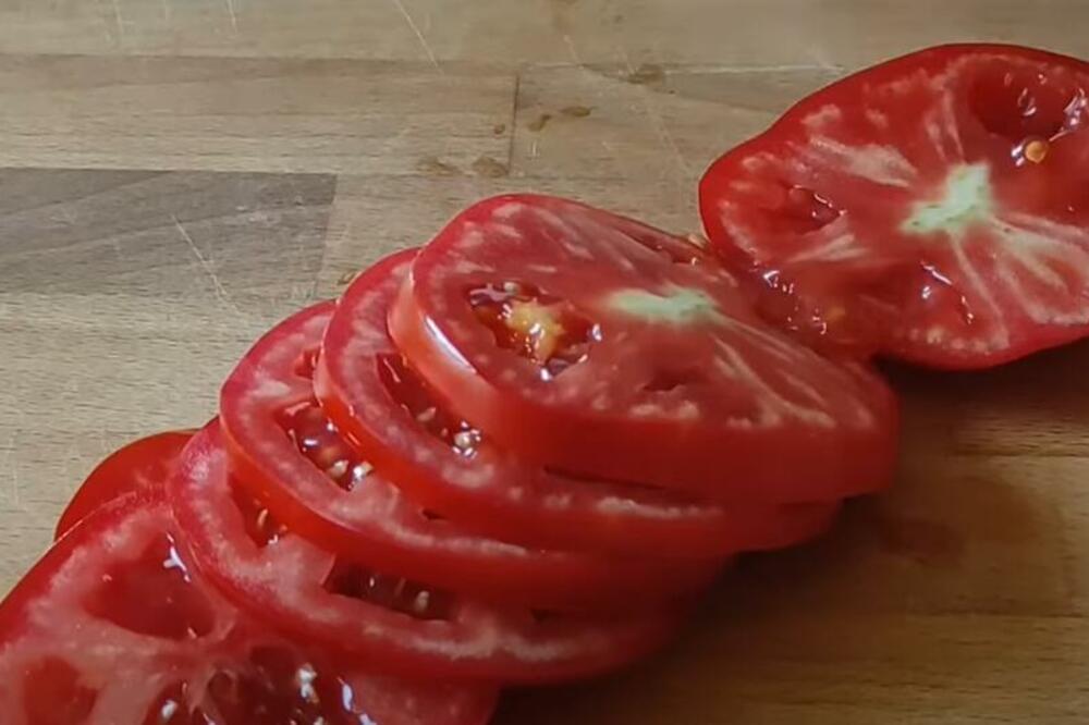 KO NE SME NIPOŠTO DA JEDA PARADAJZ? Ako se lečite od ovih bolesti, BACITE GA ODMAH, nije vredan vašeg ZDRAVLJA - featured image KO NE SME NIPOŠTO DA JEDA PARADAJZ? Ako se lečite od ovih bolesti, BACITE GA ODMAH, nije vredan vašeg ZDRAVLJA - featured image