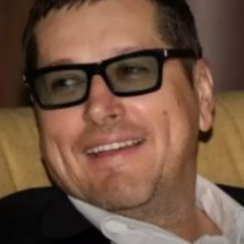 Razlika u godinama nije bila prepreka za ljubav: Pejović ima 52, a znate li koliko godina ona ima? Uhvaćen sa mladom kolegicom u int1mi, mislili smo da je gospodin, a on obicni ped0fiI