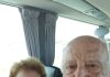 Nakon 61 godine braka, suprug i ja prvi smo put zajedno krenuli na putovanje. Tijekom vožnje autobus se zaustavio, a moj suprug rekao je da ide na WC. Ali nikada se nije vratio. Kad mi je vozač prišao i pokazao snimku na svom telefonu, vidjela sam što je moj suprug učinio. Noge su mi klecnule od užasa i izgubila sam svijest… Nakon 61 godine braka, suprug i ja prvi smo put zajedno krenuli na putovanje. Tijekom vožnje autobus se zaustavio, a moj suprug rekao je da ide na WC. Ali nikada se nije vratio. Kad mi je vozač prišao i pokazao snimku na svom telefonu, vidjela sam što je moj suprug učinio. Noge su mi klecnule od užasa i izgubila sam svijest… - featured image