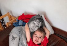 Majka se utopila i donijeli su je kući kako bi je pokopali, ali baš kad su se spremali zatvoriti lijes, njezin petogodišnji sin iznenada je povikao… 😨😨 Majka se utopila i donijeli su je kući kako bi je pokopali, ali baš kad su se spremali zatvoriti lijes, njezin petogodišnji sin iznenada je povikao… 😨😨 - featured image