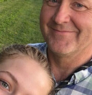 Otišla sam u šumu sa svojim ocem. Odjednom me je zgrabio za ruku i rekao: „Konačno smo sami. Dođi ovamo, da te poljubim. Toliko dugo sam želeo ovo da uradim.“ Užasnuta, pokušala sam da se izmaknem. Ali moj otac je prišao bliže, uhvatio me za ramena i šapnuo: „Ne boj se, dušo. Tvoja majka nikada neće saznati šta se dogodilo između nas.“ Počela sam da drhtim. A kada je rekao: „Čekao sam 19 godina na ovaj trenutak“,… Otišla sam u šumu sa svojim ocem. Odjednom me je zgrabio za ruku i rekao: „Konačno smo sami. Dođi ovamo, da te poljubim. Toliko dugo sam želeo ovo da uradim.“ Užasnuta, pokušala sam da se izmaknem. Ali moj otac je prišao bliže, uhvatio me za ramena i šapnuo: „Ne boj se, dušo. Tvoja majka nikada neće saznati šta se dogodilo između nas.“ Počela sam da drhtim. A kada je rekao: „Čekao sam 19 godina na ovaj trenutak“,… - featured image